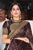Janhvi Kapoor Steals the Show
